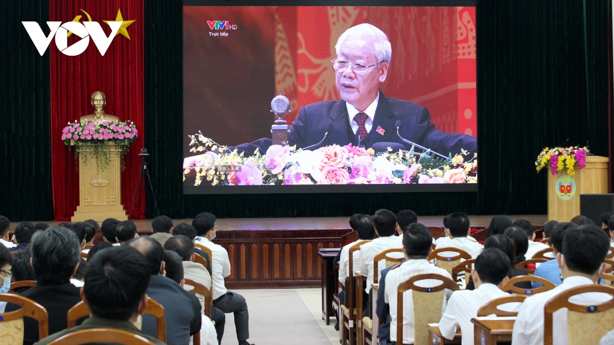 Phấn khởi, tin tưởng khi theo dõi tường thuật phiên khai mạc Đại hội XIII của Đảng